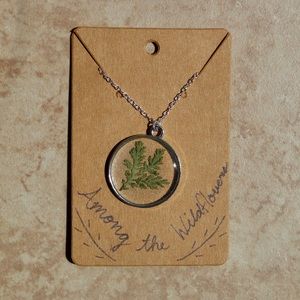 LIGHT GREEN FERN NECKLACE